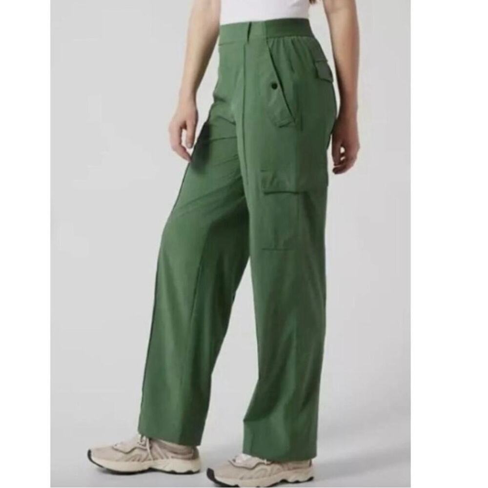 *NWT Athleta Vienna Cargo Pants Green Size 4 Athletic Travel Stretch